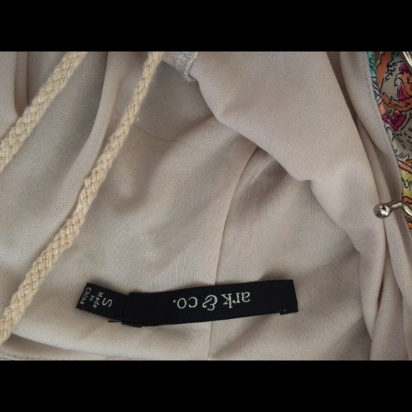 UNIQUE 60s/70s looking top - Picture 5 of 5